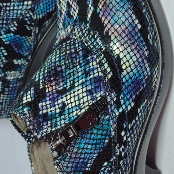 Naturalizer Women' Leather Shoes Slip Resistant Snakeskin Print Size 8.5 Clogs - Picture 7 of 8